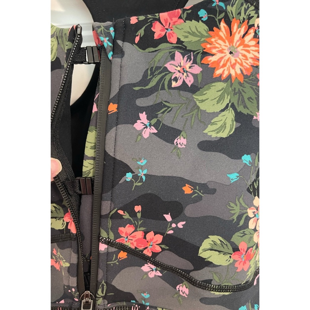 Torrid Floral Camo Activewear Two Piece Set NWT SZ 1X (14-16) - Picture 8 of 16